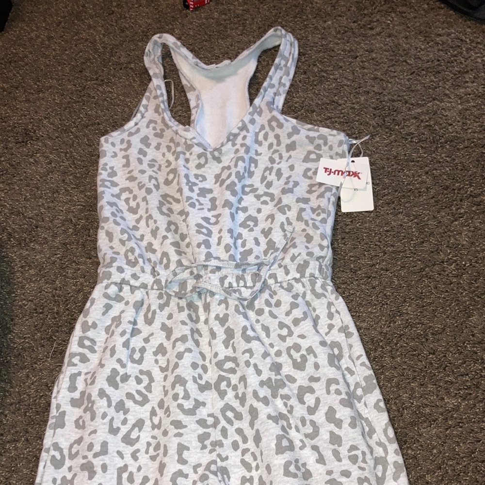 never worn . still with tag . tj maxx hippie rose ank top jumper